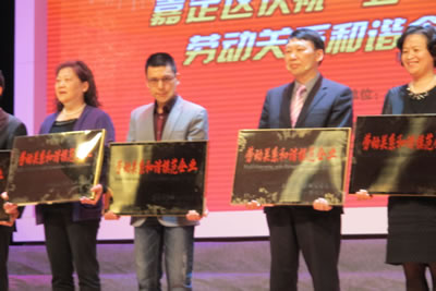 �ҏS�����L�������������Ϻ������y�T�S���ܡ��ζ��^(q��)�ڄ�(d��ng)�P(gu��n)ϵ���Cģ����I(y��)����(ji��ng)���C��(ji��ng)