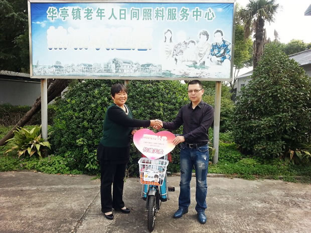 ���ʹ�����˾ٛ������һ�v늄�܇