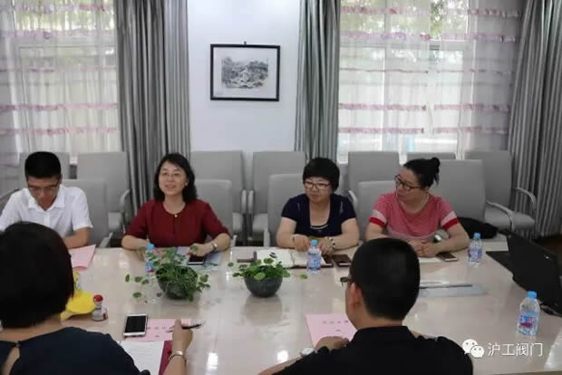 華亭鎮(zhèn)黨委委員、鎮(zhèn)社會(huì)工作黨委副書記孫莉霞