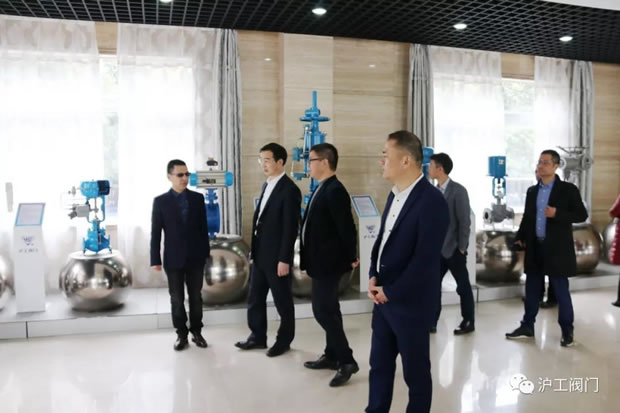 浙江省永嘉縣黨政考察團(tuán)考察上海滬工閥門(mén)廠(圖3)