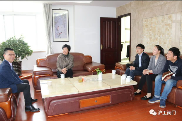 華亭鎮黨委書記何蓉在滬工閥門調研(圖2)