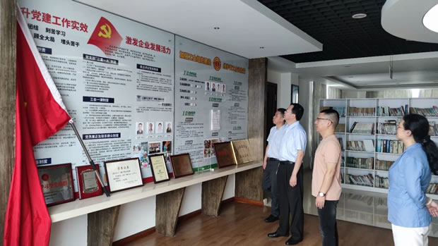 嘉定區(qū)政協(xié)主席沈華棣調(diào)研上海滬工閥門(mén)廠(圖3)