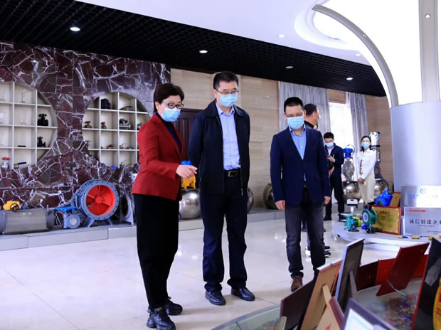 嘉定區(qū)委副書記周文杰蒞臨上海滬工閥門廠開展走訪調(diào)研工作(圖1)